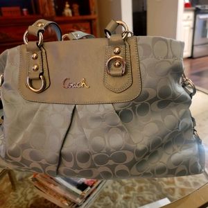 Coach purse used in good condition.  F15510